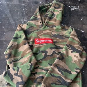 Replica kids supreme hoddie.